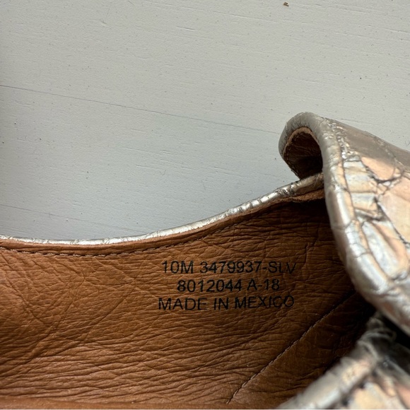 Frye Ashley Silver Slip-On Metallic Snakeskin Loafer Women’s 10 - Picture 7 of 7